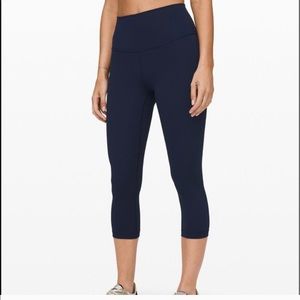 Lululemon Wonder Under Crop leggings. Dark Navy. 4